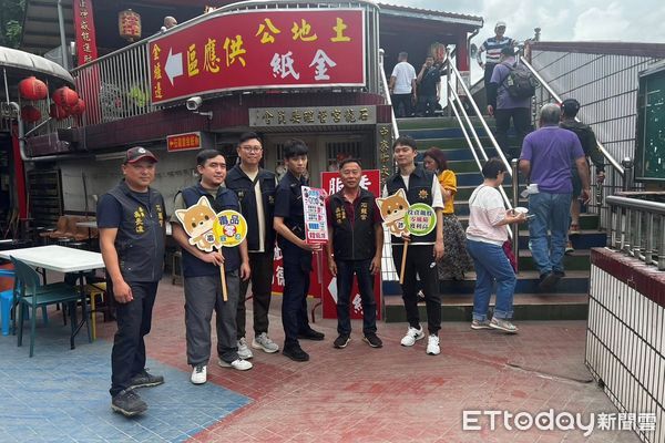 ▲草屯警方與石龍宮假日合作宣導防範假冒與詐騙。（圖／記者高堂堯翻攝）
