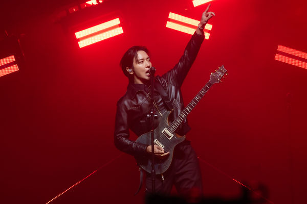 ▲▼ CNBLUE高雄開場「台下歌迷突發狀況」　中斷演出關心狀況 。（圖／和協整合行銷提供）