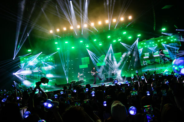 ▲▼ CNBLUE高雄開場「台下歌迷突發狀況」　中斷演出關心狀況 。（圖／和協整合行銷提供）