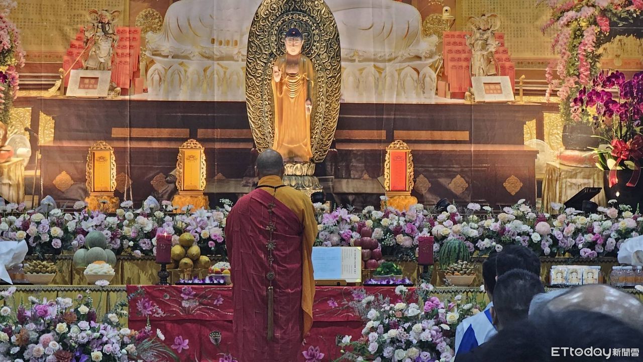 佛光山為三峽車禍消災祈福！區公所：現場弔念品將捐弱勢團體