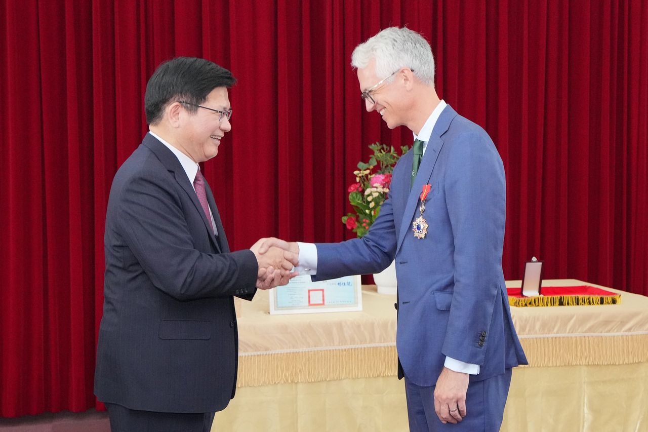 AIT副處長柯傑民將調任澳洲　林佳龍頒贈「睦誼外交獎章」