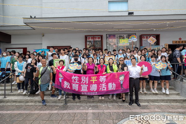 ▲南投縣稅務局推捐發票換電影票活動，圖為南投戲院「青春不尷尬」電影放映會活動情形。（圖／資料照片，南投縣衛生局提供）