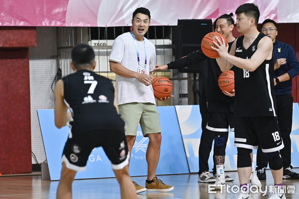 ▲▼2025世壯運籃球，「台灣飛人」陳信安(灰色上衣)。（圖／記者李毓康攝）