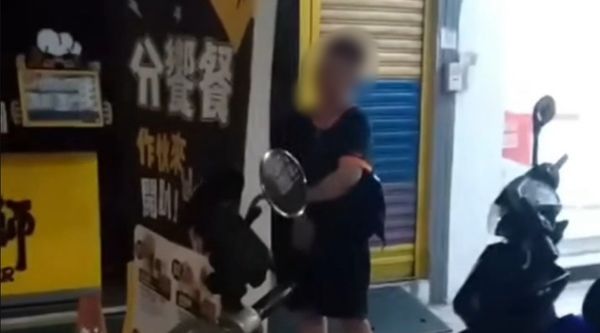 ▲台南市南區新興路炸雞店傳勞資爭議，尹姓女子控遭突解僱，報請警方到場協助處理。（圖／翻攝自社會事新聞影音）
