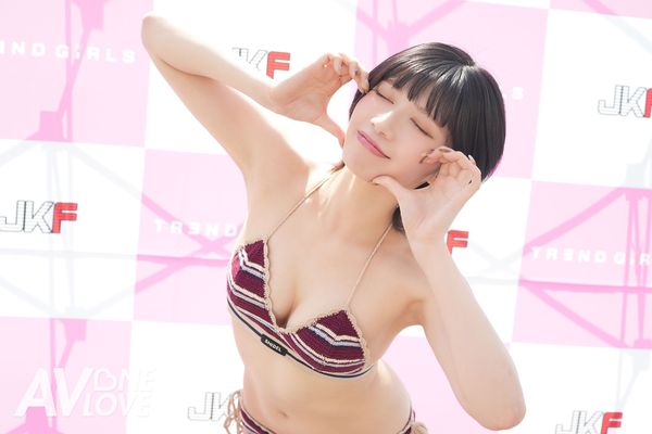 ▲▼ H巨乳讓男優投降！　20歲AV女優拍色色片「第一次多人運動」竟哭了。（圖／AV One Love萬楽提供）