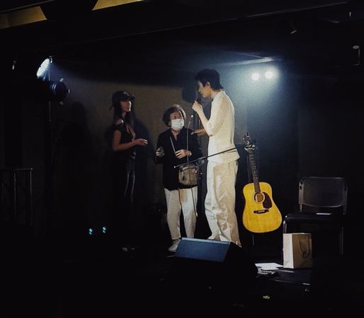 ▲▼胡家誠日前開唱，阿嬤驚喜登台 。（圖／小誠故事多提供）