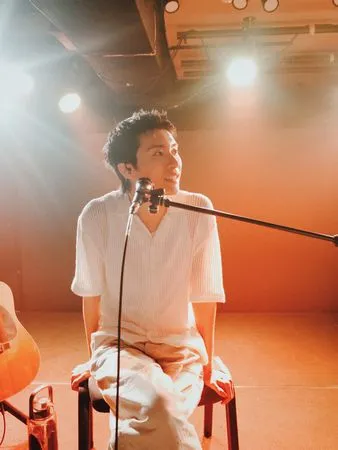 ▲▼胡家誠日前開唱，阿嬤驚喜登台 。（圖／小誠故事多提供）