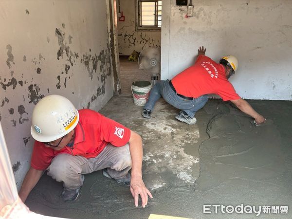 ▲台南市勞工局「做工行善團」假日再啟航，持續為弱勢族群修繕家園，25日共出動多工會志工兵分三路，分赴後壁、安南與南區三處啟動修繕行動。（圖／記者林東良翻攝，下同）