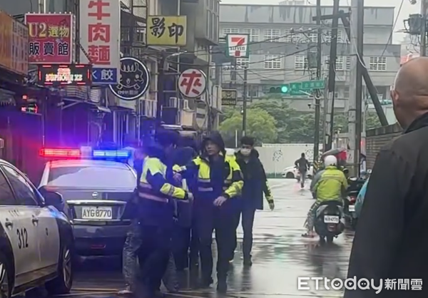 ▲張姓男子與外送員發生行車糾紛，進而口角發生肢體衝突。（圖／記者楊熾興翻攝）