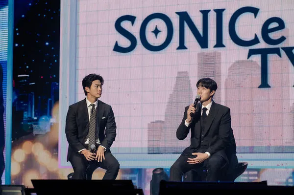 ▲▼ 玉澤演來台灣遇變態！　當場解扣秀「性感胸肌」：我會脫，你們這些～。（圖／SHOW Office提供）