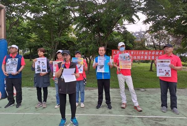 ▲鍾金祥老師宣導「家暴防治」