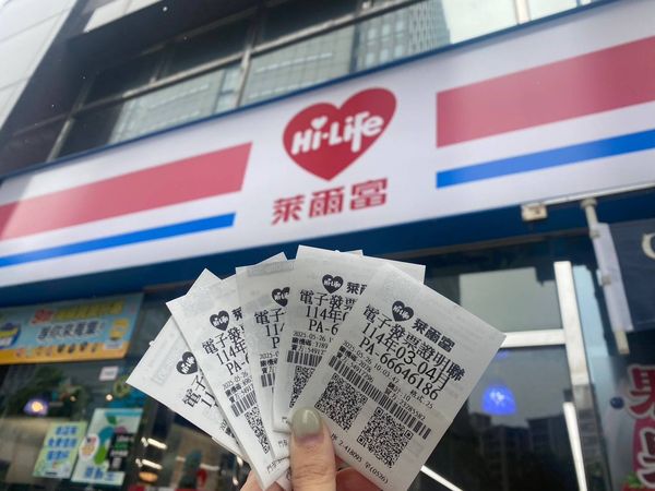 ▲▼萊爾富開出1組千萬、1組200萬中獎發票。（圖／業者提供）
