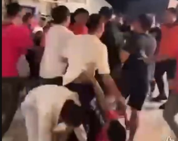 ▲和美鎮某廟會舉辦繞境活動爆肢體衝突。（圖／民眾提供）