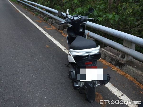▲▼             騎士行經台9戊線4.5公里處，撞上竄出的山羌，造成1死1傷。（圖／記者楊晨東翻攝，下同）