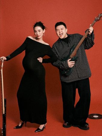 ▲《中國有嘻哈》艾福傑尼當爸！　大哭報喜：母女均安 。（圖／翻攝自艾福傑尼微博）