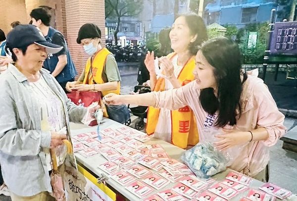 ▲徐巧芯出席里上端午節活動。（圖／徐巧芯提供）