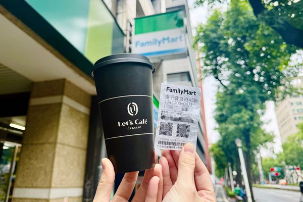 ▲▼全家便利商店114年3-4月中獎發票，特獎200萬元開出2組，幸運得主僅花費40元購買Let&rsquo;s Café，便將200萬大獎抱回家。（圖／業者提供）