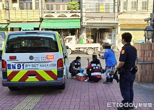 ▲ 屏東一名30歲男子日前工作時，手臂不慎遭利器割傷，由於血流不止，因此找員警幫忙打119送醫診治         。（圖／記者陳崑福翻攝）