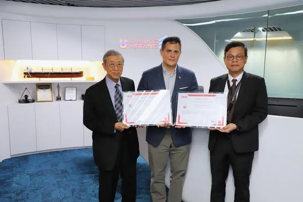 ▲左起TCIC公司指導委員會主席陳振楠博士、裕民航運徐國安副董事長、數聯資安公司李明憲總經理。（圖／裕民提供）