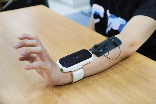 ▲▼羅東博愛醫院自2021年起成立智能復健機器人中心，將智能醫療儀器運用於中風、脊椎損傷復健有成。（圖／羅東博愛醫院提供，下同）