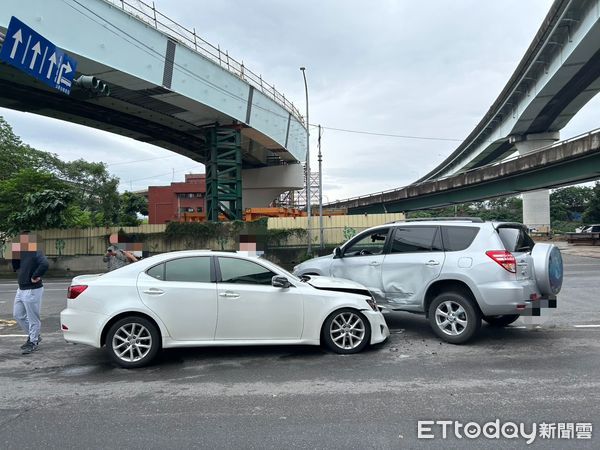 ▲▼黎女開進口車任性違規左轉，撞直行小客車             。（圖／記者陳以昇翻攝）