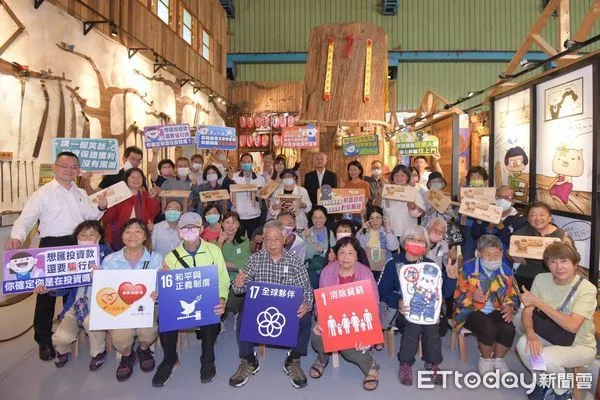 ▲▼ 嘉市警局打造木作防詐小教室   。（圖／嘉義市警局提供）