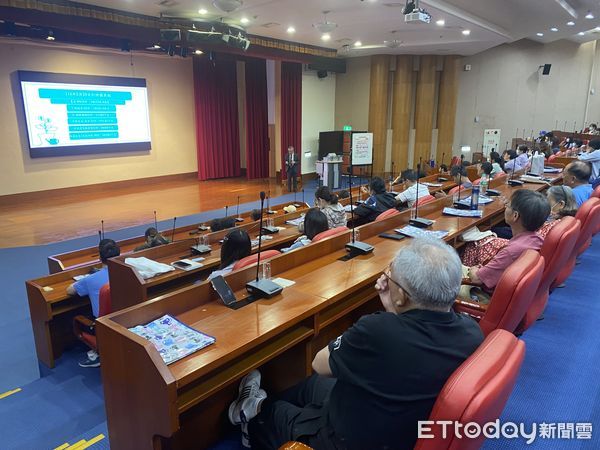  ▲▼ 嘉義地檢蔡宗熙檢察長 深入嘉義大學宣導校園巡禮廉潔識詐 揭穿假投資詐騙手段   。（圖／嘉義地檢署提供） 