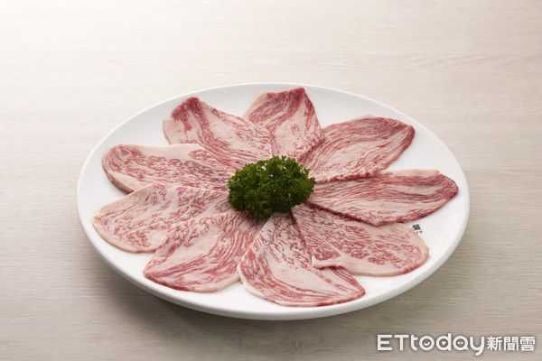 ▲1999年壽星享26元喝到飽　乾杯燒肉26周年推3大優惠。（圖／乾杯提供）