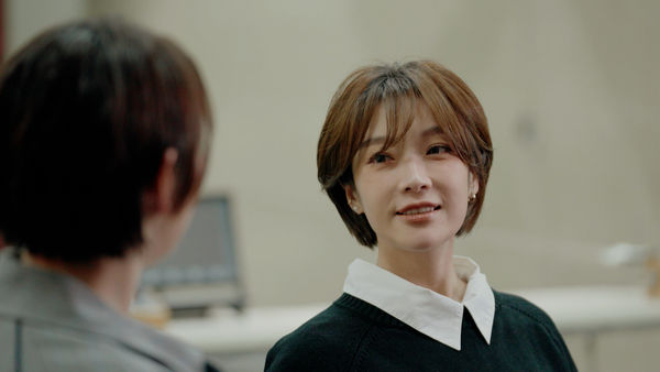 ▲▼ 蔡淑臻(右)與劉品言節目中進行了一場空氣槍對決。（圖／鏡電視提供）