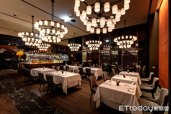 ▲教父牛排漢來店大廳區、主題宴會區、大包廂。（圖／業者提供）