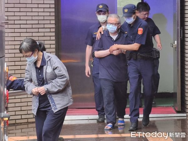 ▲▼北市精舍命案在押被告王薀（本名王江鎮）與核心女信徒之一的游秀鈴，今（26日）被台北地院提訊召開延押庭，訊後先還押。（圖／記者黃哲民攝）