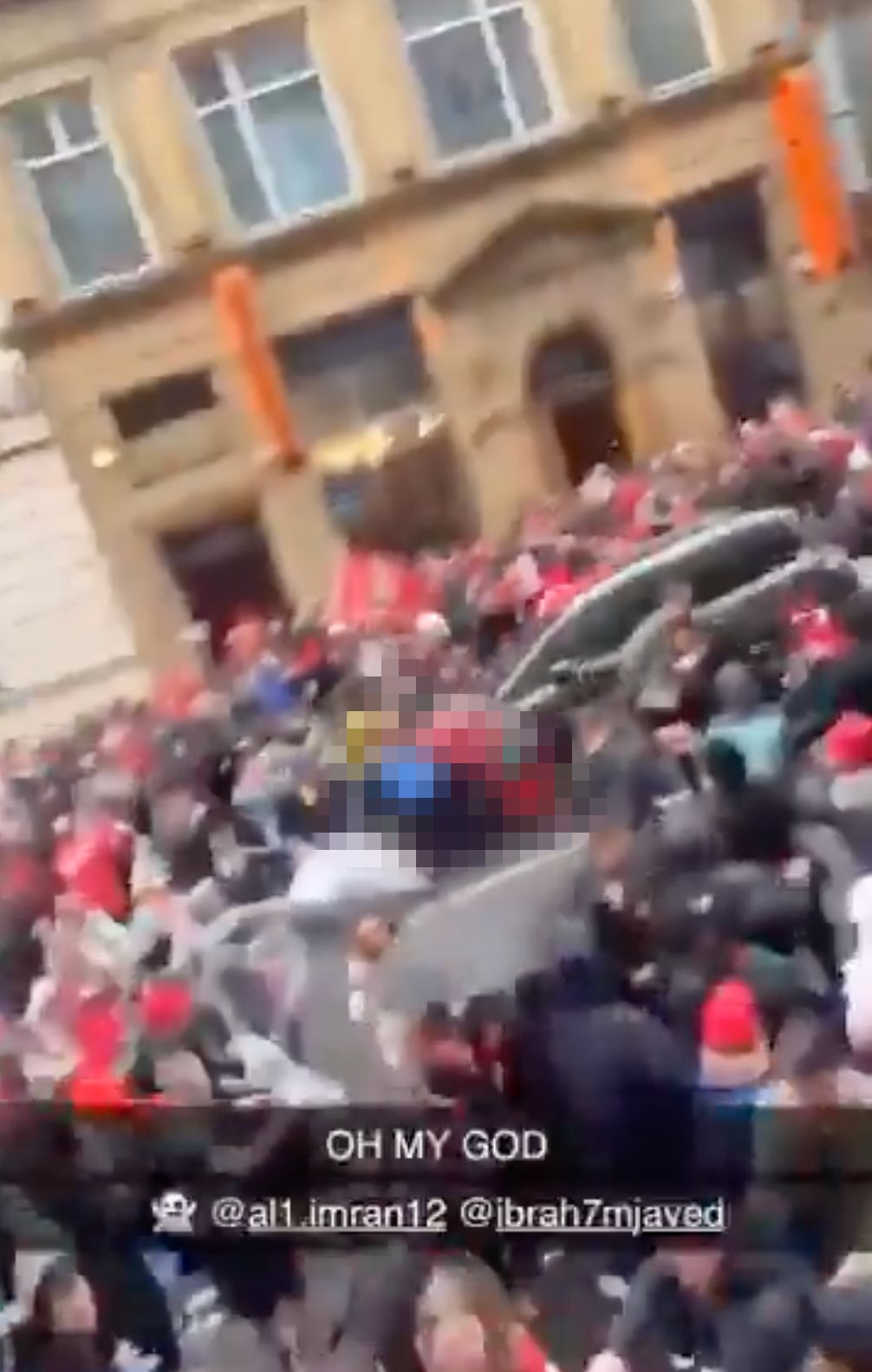 ▲▼利物浦休旅車衝撞遊行人群。（圖／翻攝X）