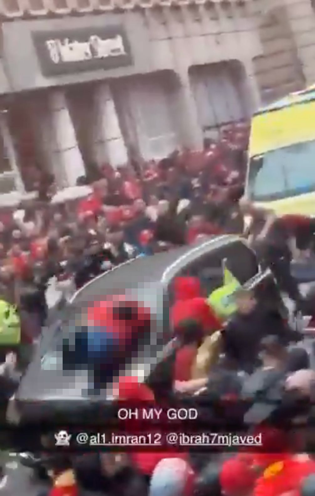 ▲▼利物浦休旅車衝撞遊行人群。（圖／翻攝X）