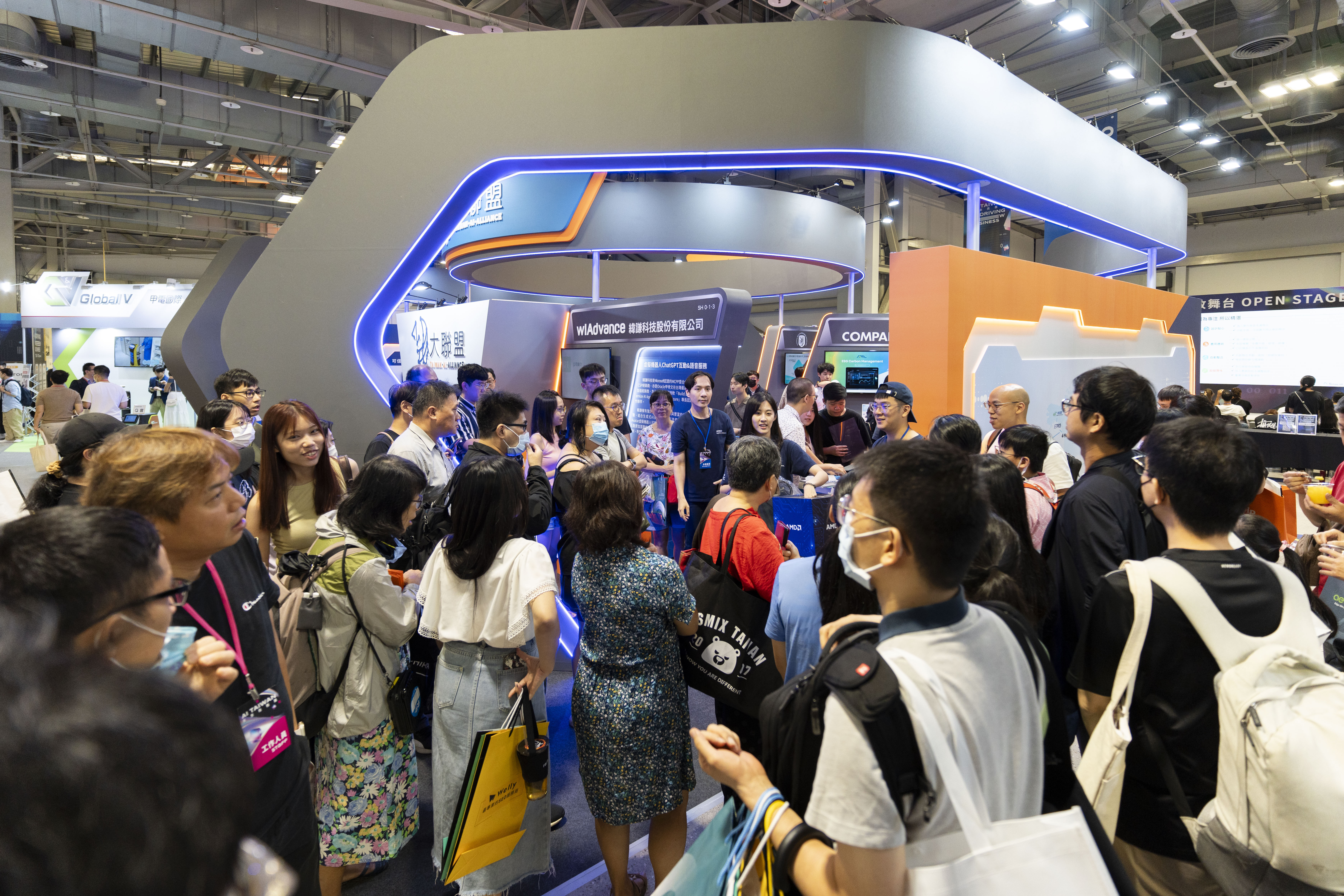 ▲▼WAVE,展會,AI,科技,神通資訊,凌群電腦,意藍資訊,緯謙科技。(圖/業者提供)