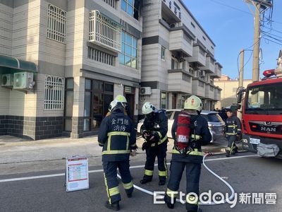 屋頂私設風力發電…電線走火引爆蓄電池釀火警!3人一度受困待援