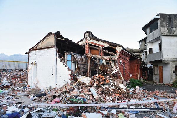 汾陽居遭柯市府委託的拆除業者「誤拆」，成了斷垣殘壁。（蕭文杰提供）