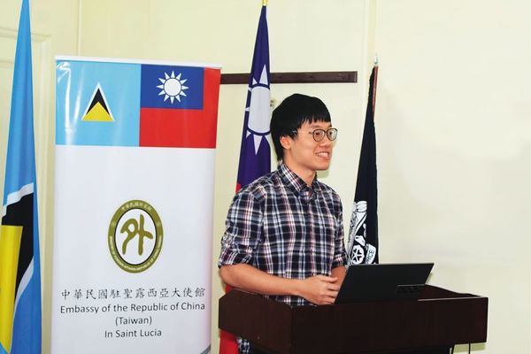 林睿庠在我邦交國聖露西亞擔任外交替代役男，因成立毒品暗網海撈逾30億元在美遭逮，面臨終身監禁。（翻攝國發會臉書）