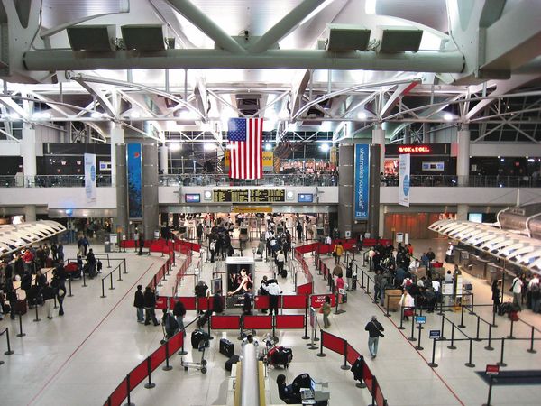 林睿庠在紐約甘迺迪機場轉機時，遭美國FBI逮捕，後來不但認罪，並陸續供出其他共犯。（翻攝自維基百科，Doug Letterman攝）