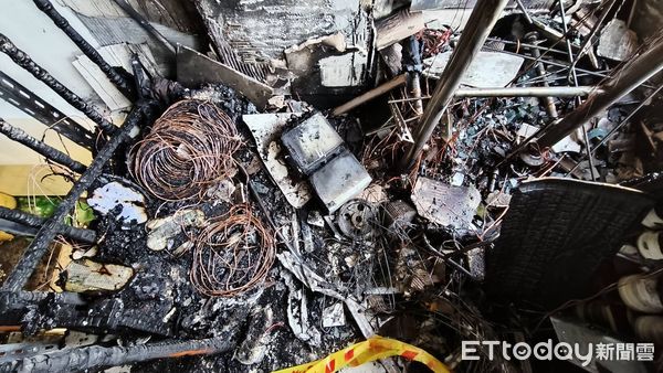 ▲▼金門民宅屋頂私設風力發電，電線走火引爆續電池，消防救出三人。（圖／記者林名揚翻攝）