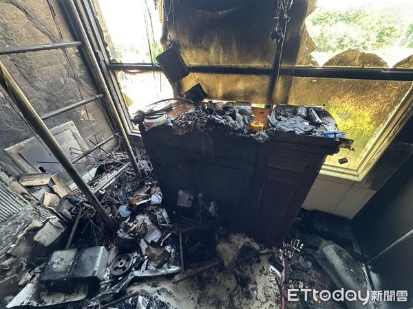 ▲▼金門民宅屋頂私設風力發電，電線走火引爆續電池，消防救出三人。（圖／記者林名揚翻攝）