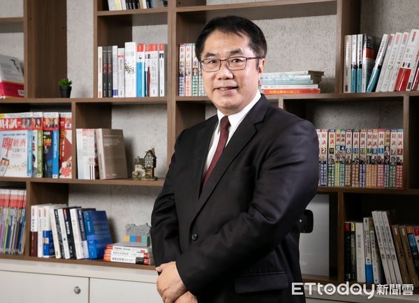 ▲黃偉哲強調區域均衡發展，重大建設紛紛落腳北台南，成為產業轉型新基地。（記者林東良翻攝，下同）