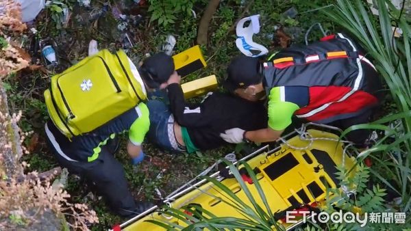 ▲▼       阿根納造船廠掉下橋      。（圖／記者郭世賢翻攝）