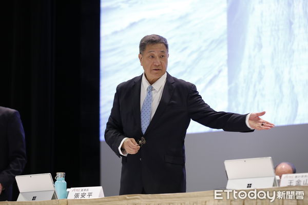 ▲▼台灣水泥今日舉行114年股東常會，董事長張安平、總經理程耀輝就公司業務及未來展望向股東做報告。辜啟允的公子也是台泥董事的辜公怡也出席股東會。（圖／記者湯興漢攝）