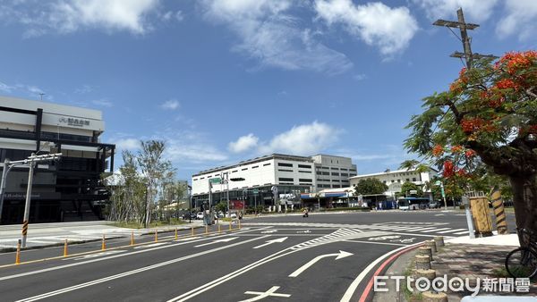 ▲誠品生活台南28日啟動試營運，市府交通局提前完成周邊交通改善工程。（記者林東良翻攝，下同）