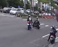 ▲彰化永靖鄉機車路口對撞。（圖／記者唐詠絮翻攝）