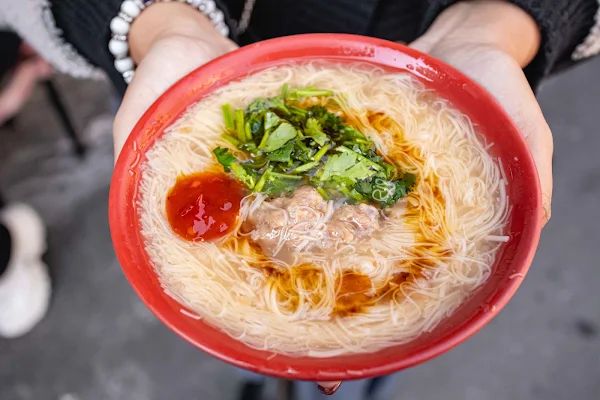 ▲▼彰化麵線【王罔麵線糊】。（圖／部落客美熊很愛吃授權提供）