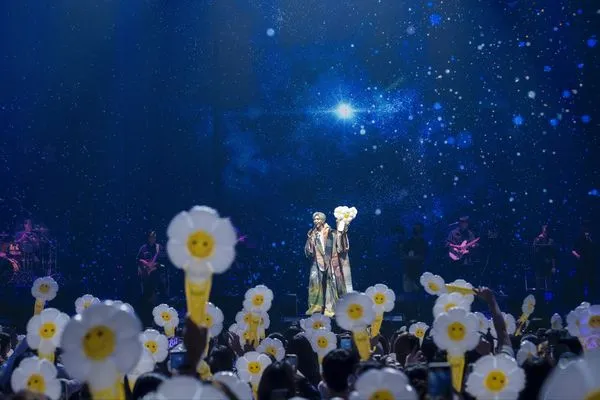 ▲▼ 畢書盡推出翻唱EP。（圖／索尼音樂提供）