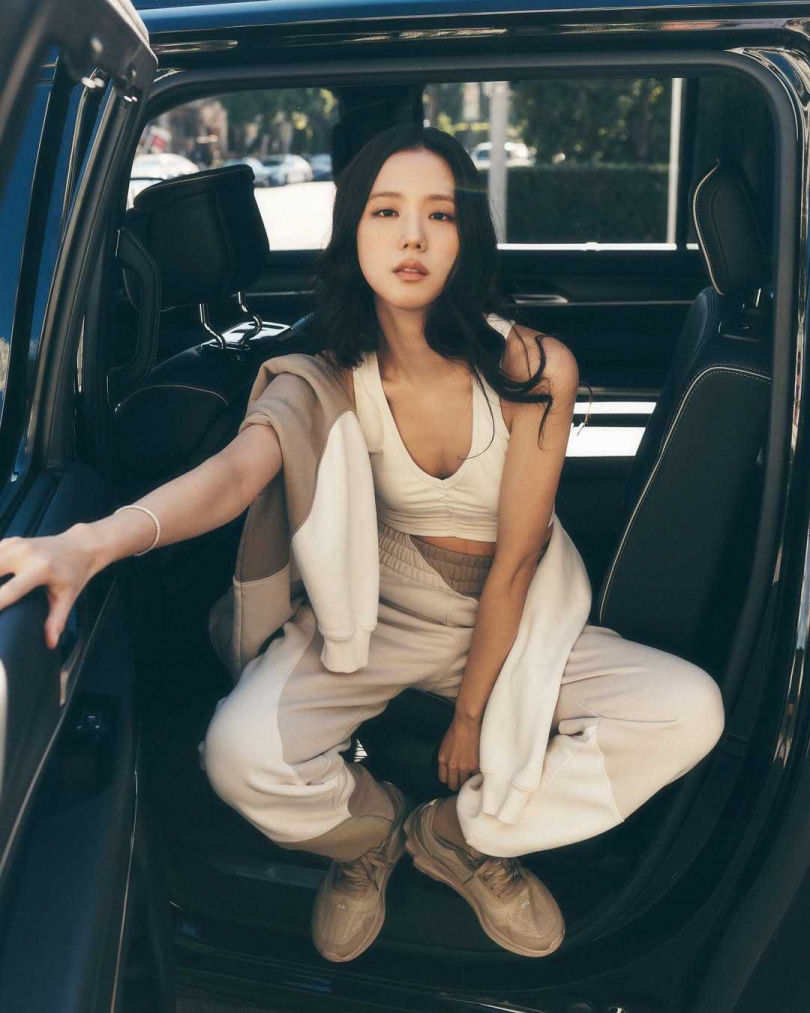 懶人也能變女神！JISOO「運動系仙女」穿搭術、時髦休閒4技巧一次解鎖