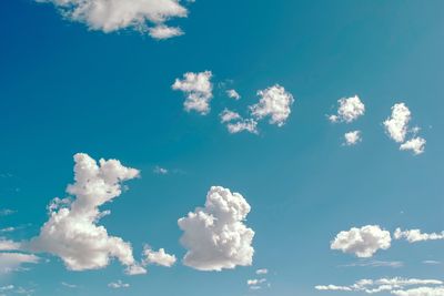 第一眼看到棉花糖還是雲朵？日網話題「金錢心理測驗」診斷漏財隱患