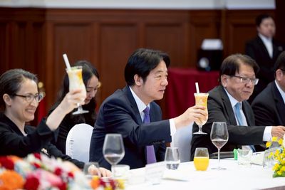 影/賴清德化身動漫迷 引用「膽大黨」、「芙莉蓮」勉勵畢業生